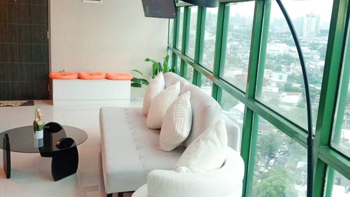 South Triangle Apartment | Symphony Tower 44sqm Quezon City - Full glass View