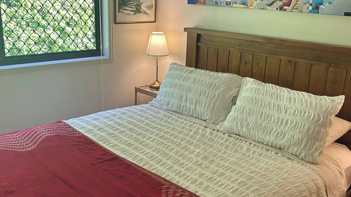 Dundowran Beach Bed & Breakfast | SYNERGY BEACHSIDE NUDIST RETREAT KB a/c Dog Friendly!