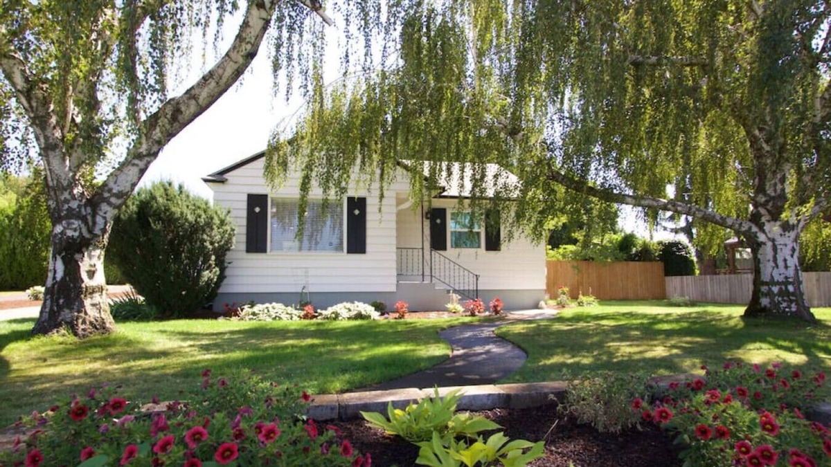Walla Walla East House | Syvila`s Cottage 1101 Sturm Ave