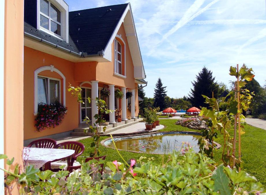 Balatonszabadi House | Szabadi Castle