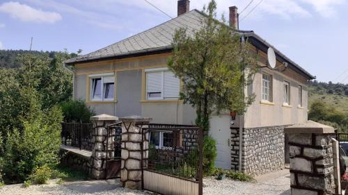Aggtelek House | Szakál Vendégház