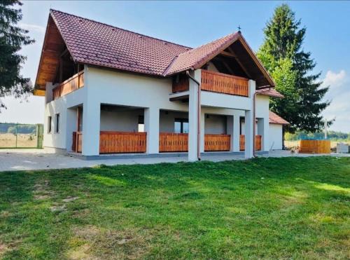 Lupeni House | Szencsedi kulcsosház medencével