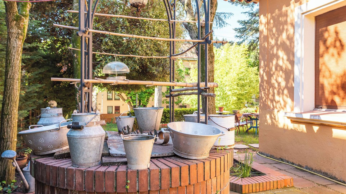Sant Hilari Sacalm Apartment | 'Tía Angelina' Neo-Renaissance Apartment