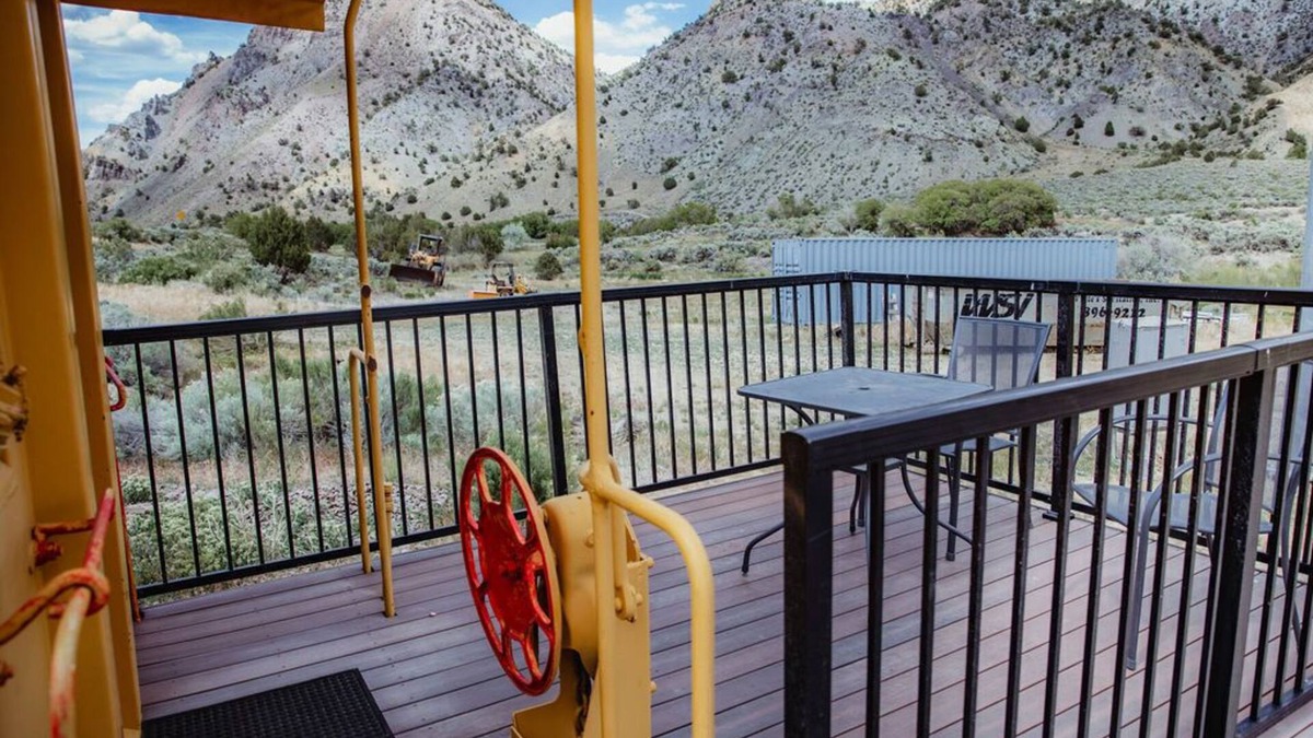 Sevier Apartment | T-12) The Union Pacific