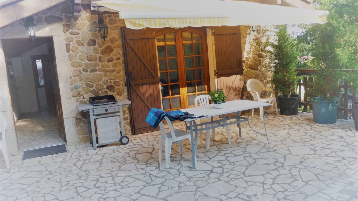 Les Sept Chemins Apartment | T 2 DE 60 M2 CLIM A LA CAMPAGNE AVEC BBQ ET PISCINE