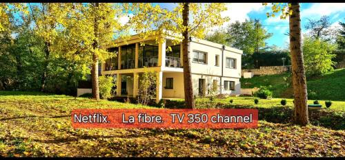 Sainte-Colombe-en-Bruilhois Apartment | T-2 ouest 47m2 la maison au bord du Canal du Midi