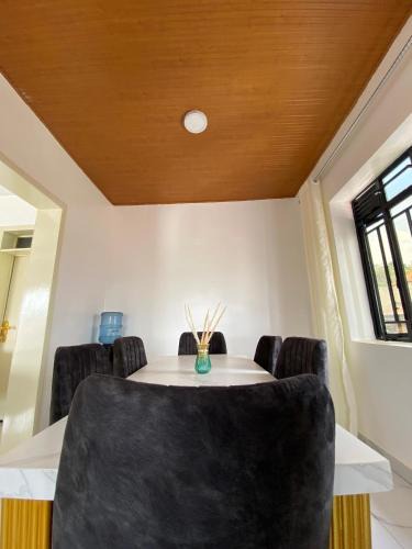 Gitarama Apartment | T-House