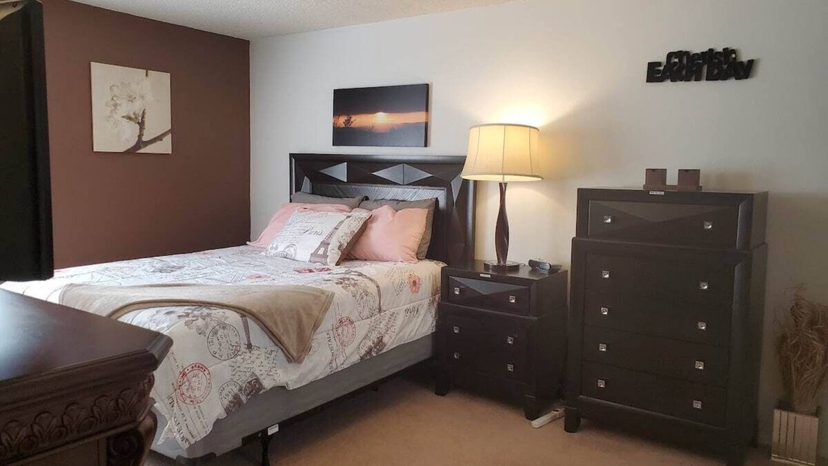 University Place Condo | T Regency Suite