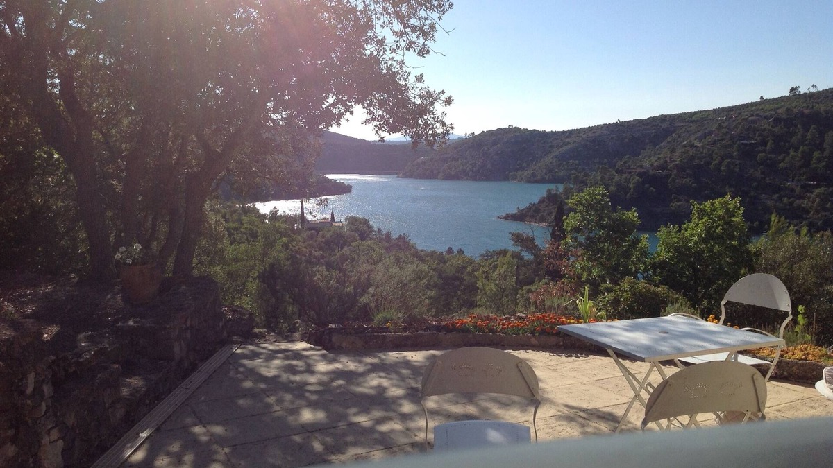 Esparron-de-Verdon Apartment | T1 charming classified * on the ground floor of villa with garden and swimming pool, private lake access