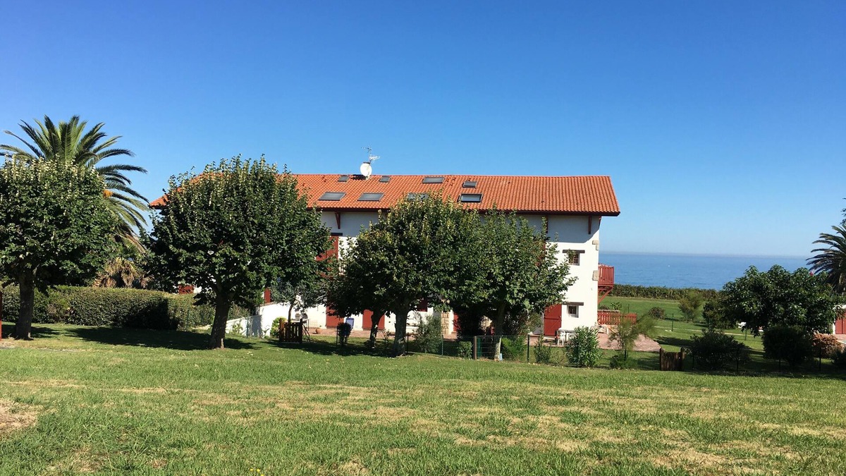Behobie Apartment | T1 Environnement Exceptionnel sur Corniche Basque, Parc Arboré, Piscine, Tennis