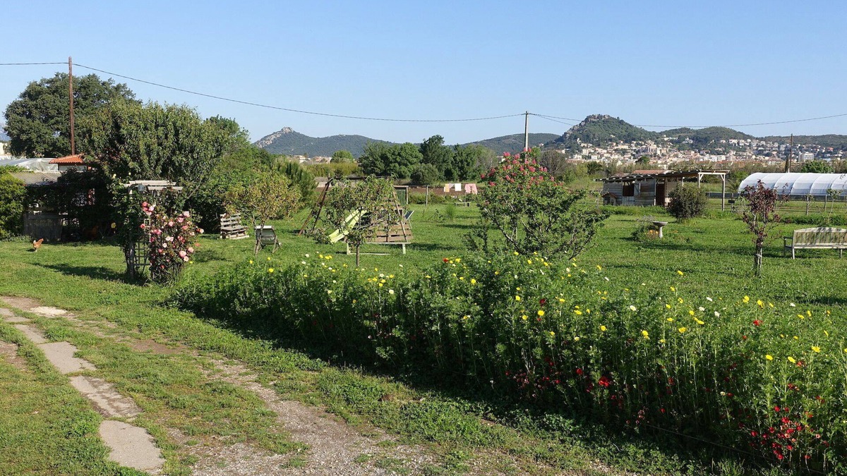 Hyeres Apartment | T1bis 40m2 - Ground floor of a charming house, quiet in the countryside, 3km from the beaches