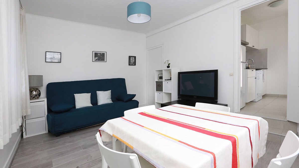 Garches Apartment | T2 45 m² on private driveway at the gates of Paris (1 to 6 people)