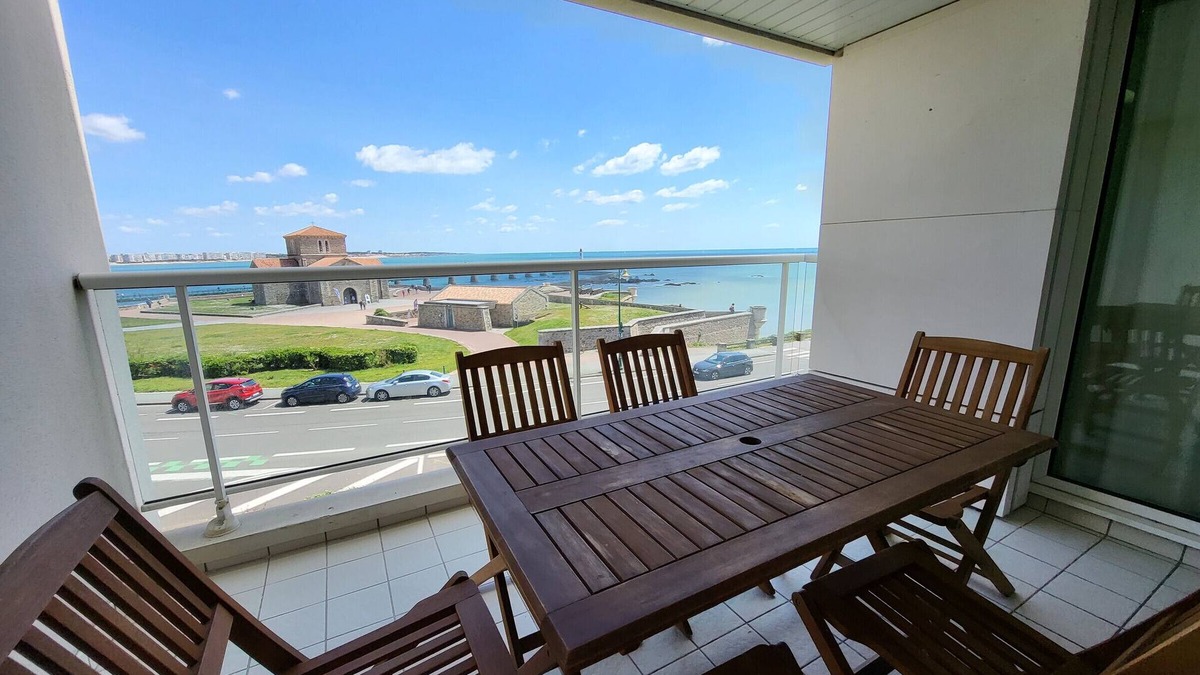 Les Sables d'Olonne Apartment | T2 apartment with terrace, 500m from the beach, Les Sables-d'Olonne