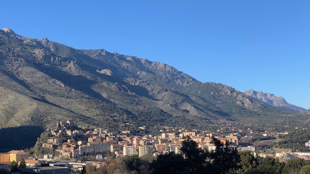 Corte Apartment | T2 apartment rental, 45m2 in Corte: quiet residence, overlooking the citadel!