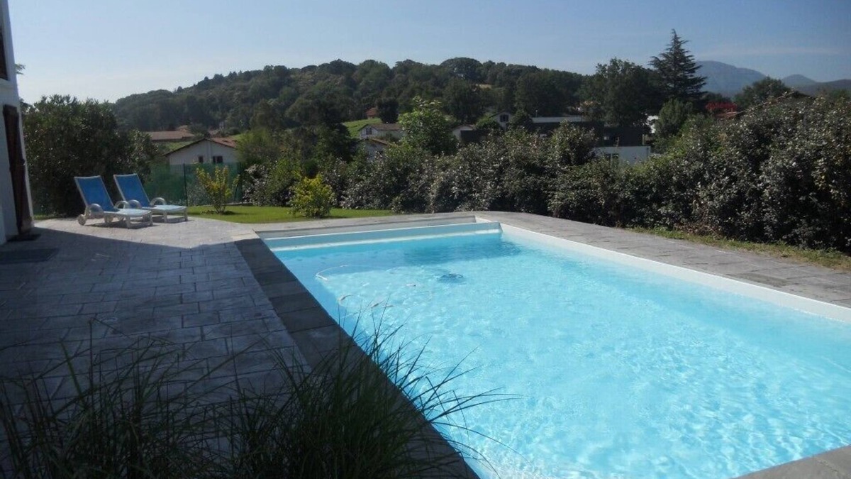 Cambo-les-Bains Condo | T2 apartment with pool access