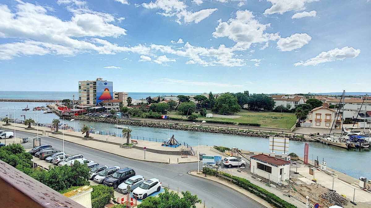 Carnon-Plage Apartment | T2 Apartment with Terrace, Air Conditioning and Parking