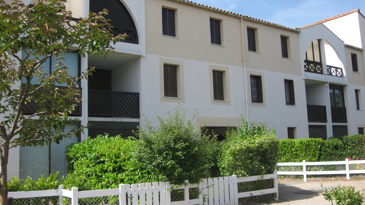 Saint-Georges-de-Didonne Apartment | T2 bis 200m from beach - parking -