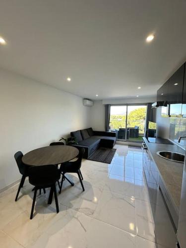 Toulon - Hyeres Apartment | T2 Duplex climatisé et rénové avec terrasses - Hyères Port