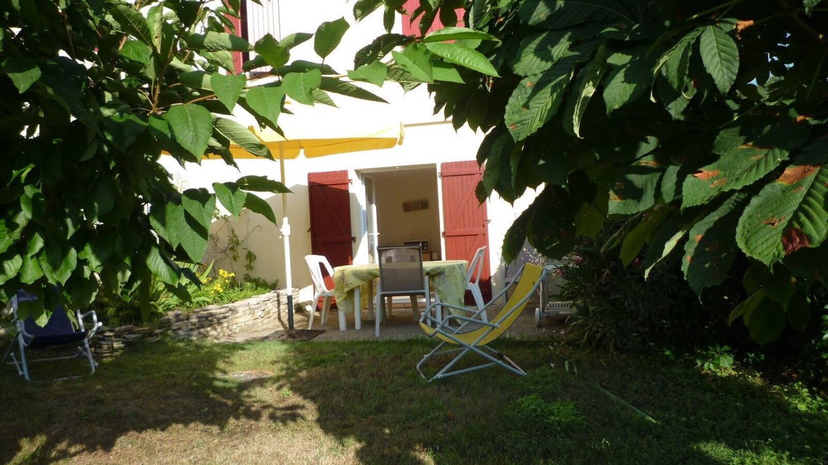 Cadenet Apartment | T2 ground floor villa level access terrace garden