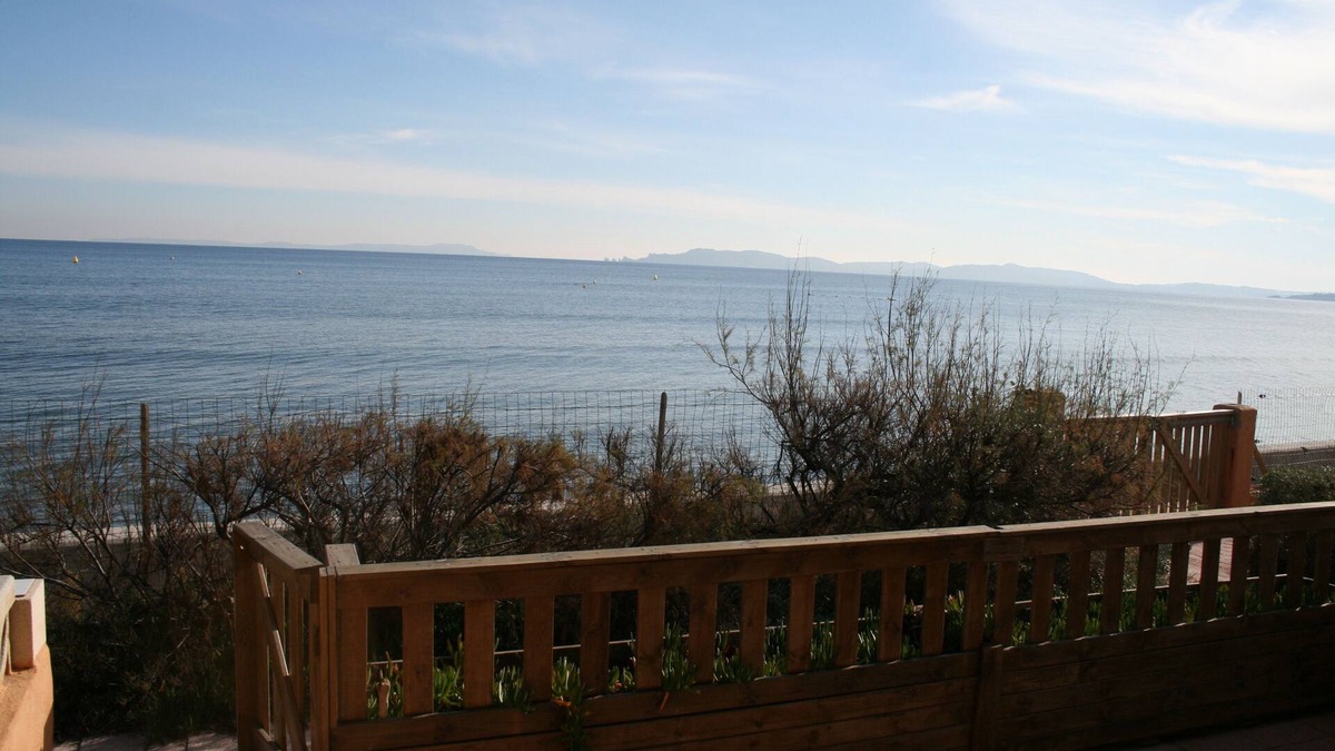 La Capte Apartment | T2 La Capte, waterfront, sea in front of your terrace, all comforts