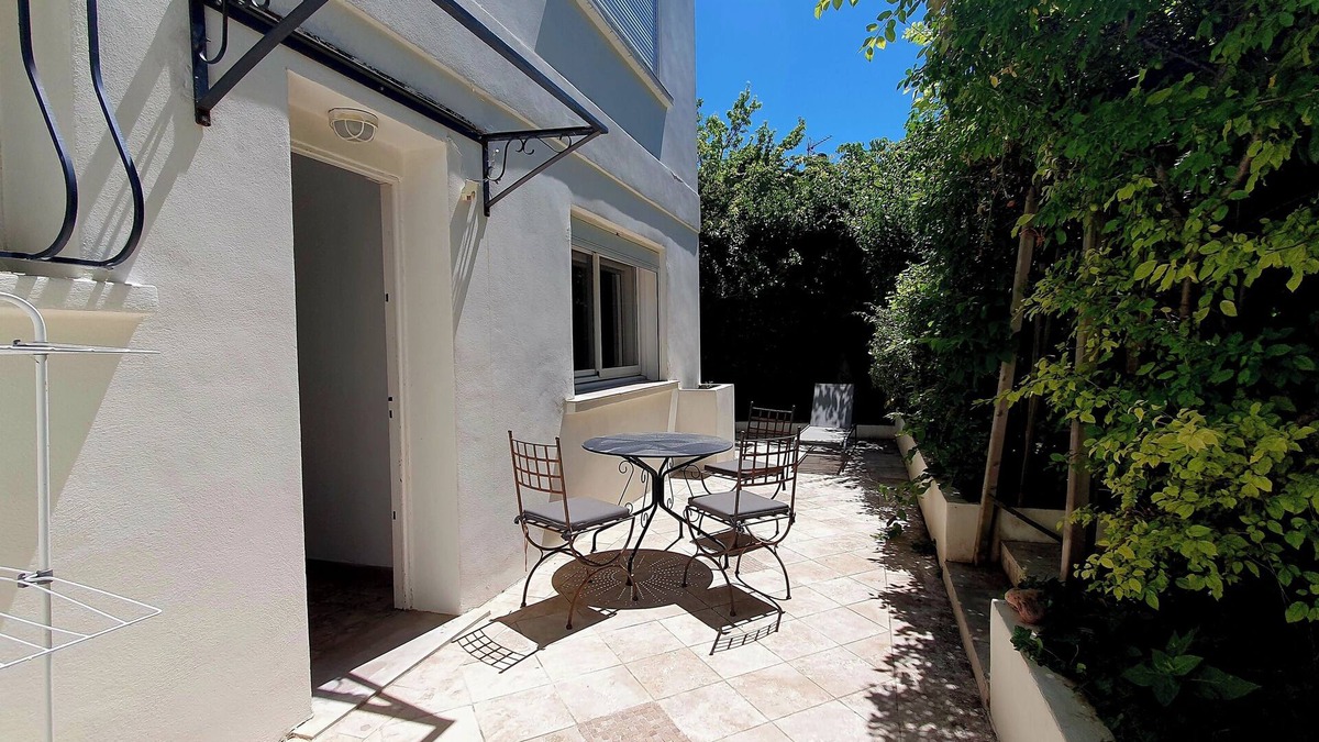 Saint-Jerome Apartment | T2 Lower Villa with pool