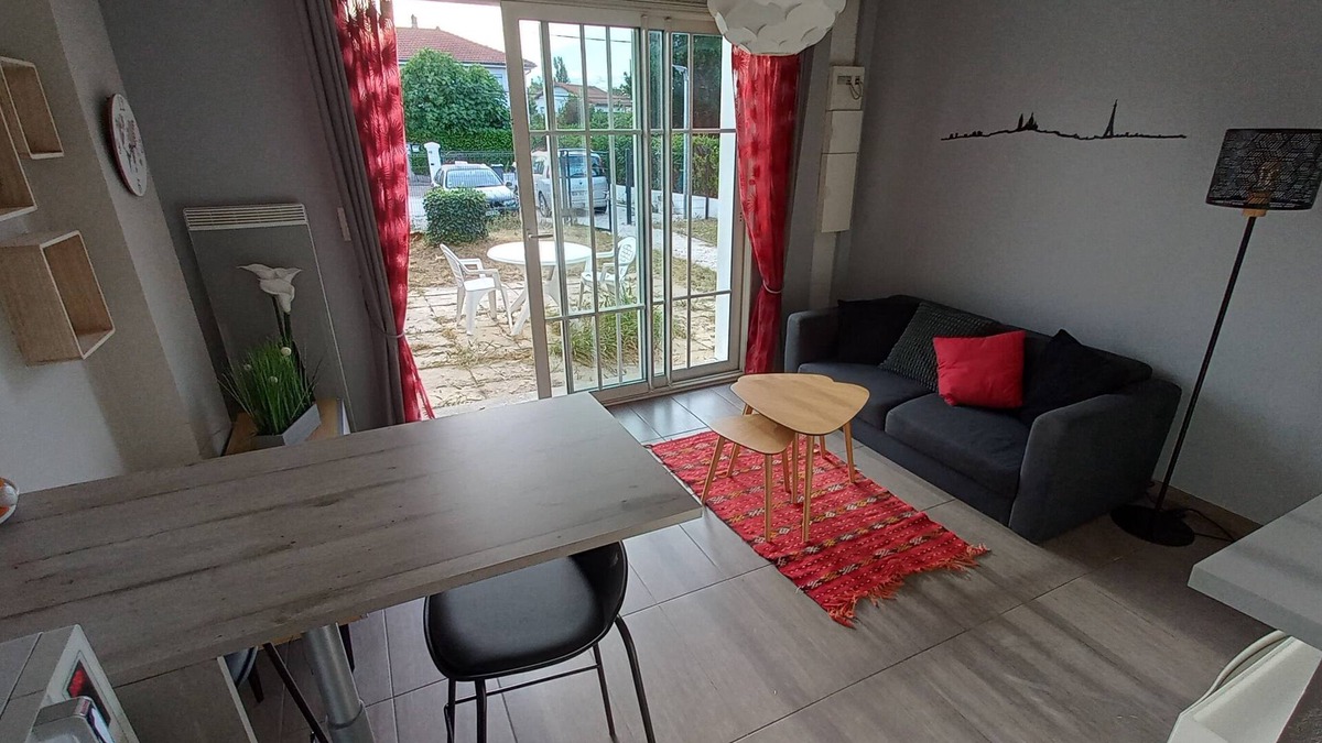Chaponost Apartment | T2 Récent - Jardin et Terrasse - Commerces à Pieds