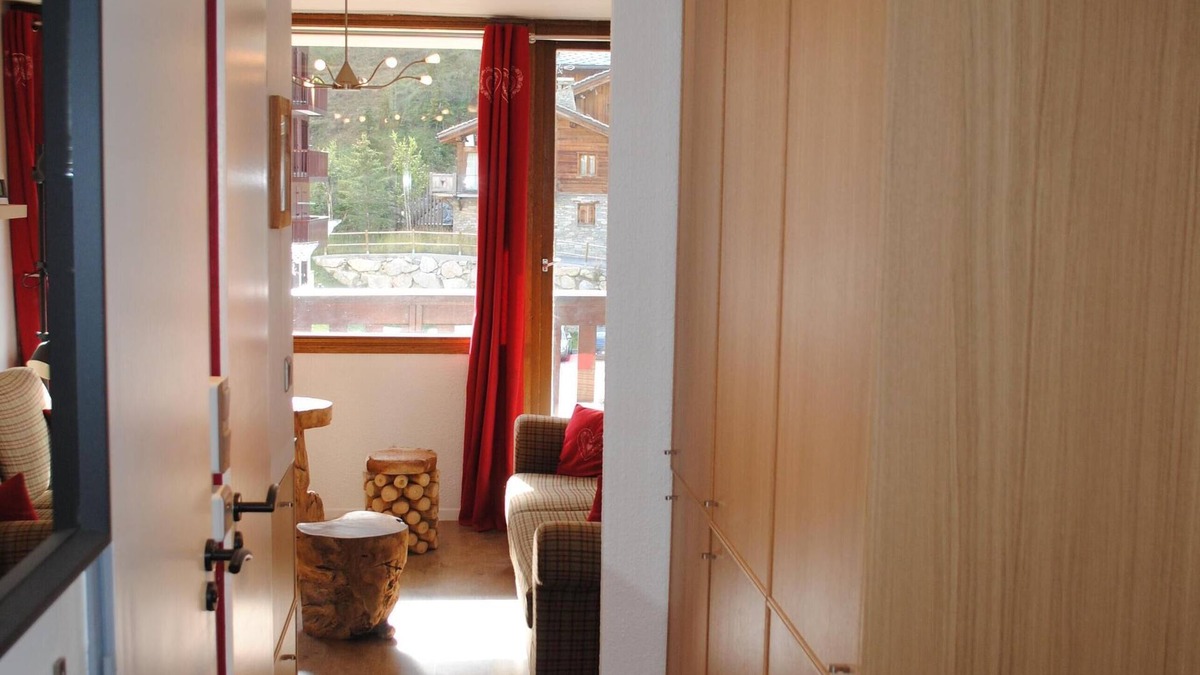 Val-d'Isere Apartment | T2 renovated with charm near shops and tracks - with services