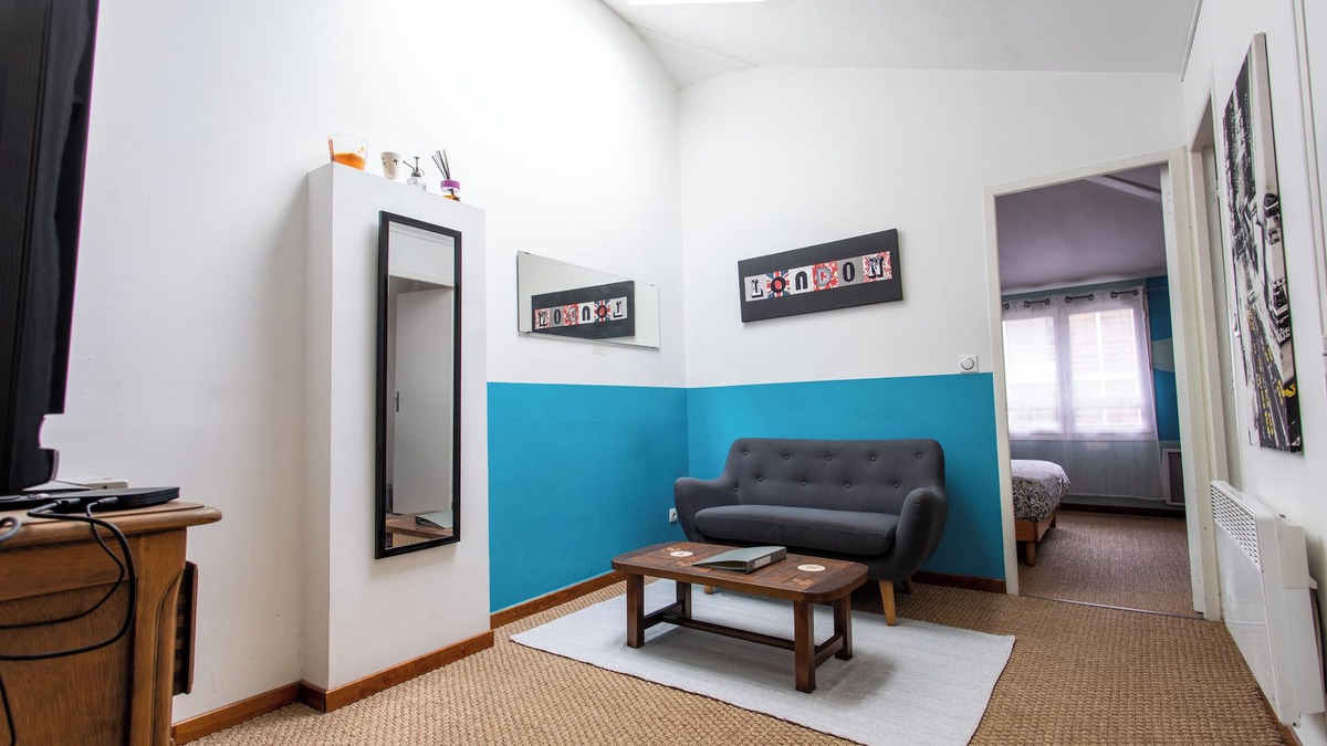 Fer a Cheval Apartment | 🔥 T2 Toulouse Centre St Cyprien Queen Size bed, air conditioning, terrace, quiet, comfort