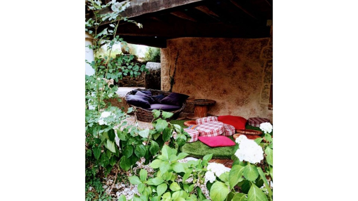 Saint-Cirq Apartment | T2 with courtyard and romantic terrace. Unusual spa at extra charge, Pets allowed
