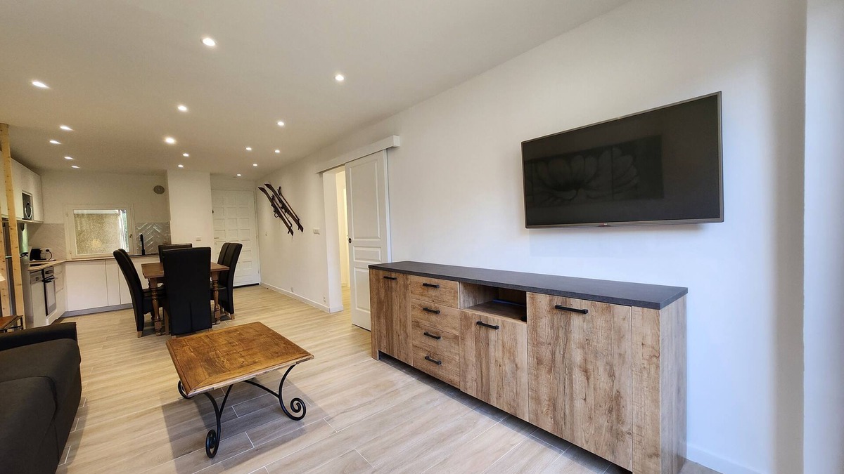 Saint-Bonnet-en-Champsaur Apartment | T3 apartment with garden near the center