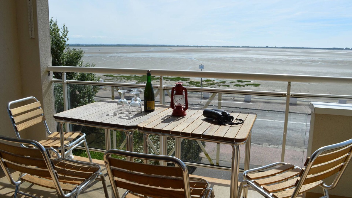 Le Crotoy Apartment | T3 apartment with neat decoration, with unobstructed view of the bay