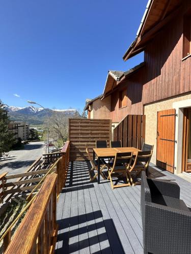 Embrun Apartment | T3 au Plan d’eau d’Embrun avec Garage et Terrasse