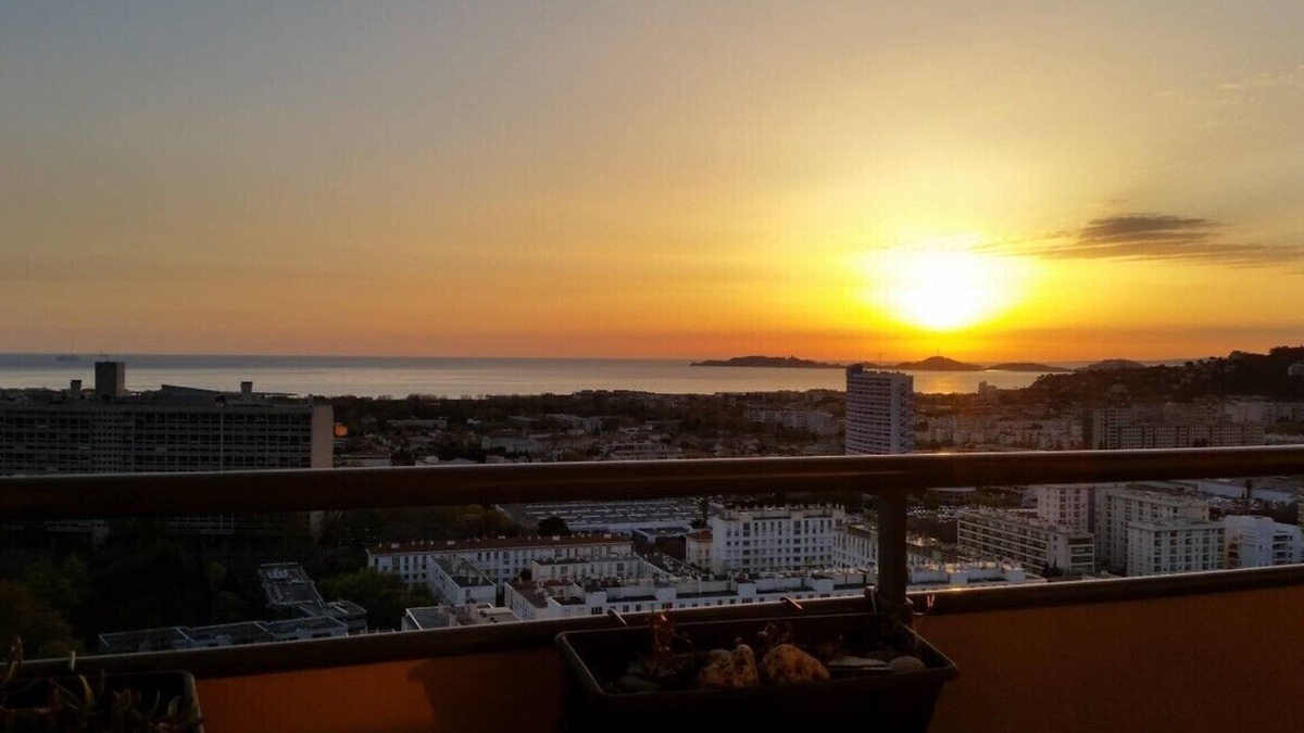 Sainte-Marguerite Apartment | T3 exceptional view of the sea and hills, near the sea and the Vélodrome