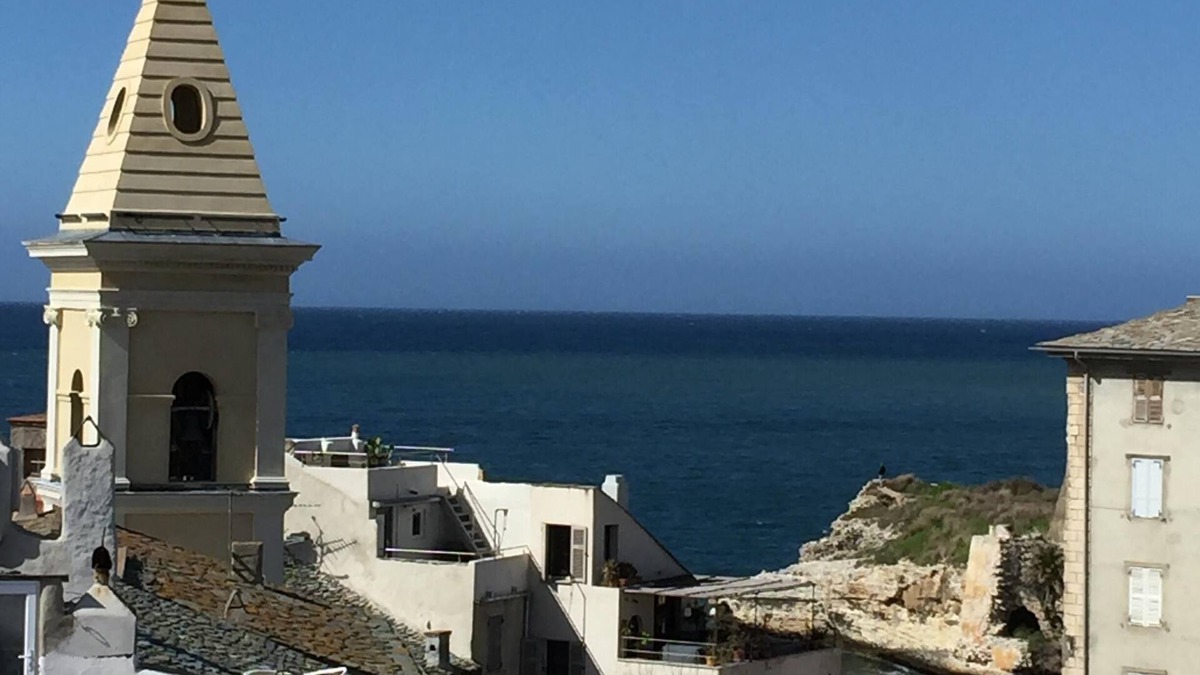 Saint-Florent Apartment | T3 Full center Saint Florent. The port