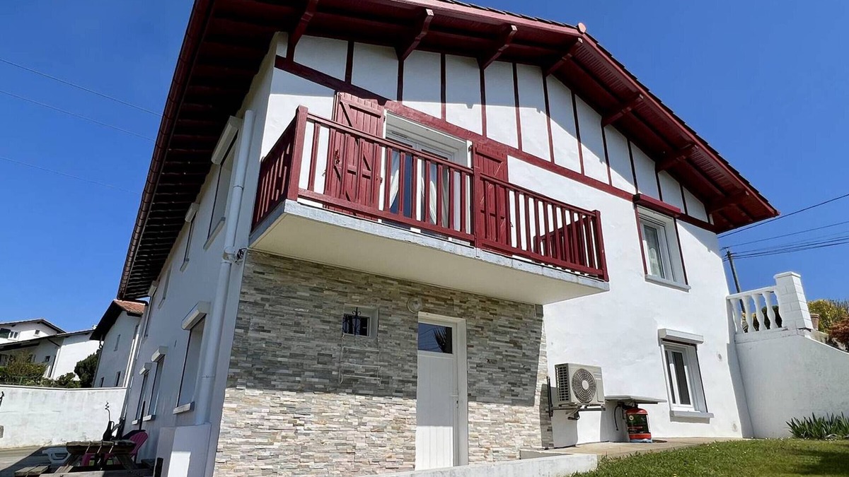 Ustaritz Apartment | T3 House in Ustaritz with Terrace and Parking