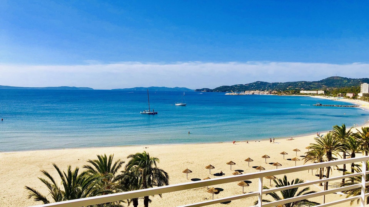 Le Lavandou Apartment | T3 seafront ,75 m2 magical sea view, 5th and last floor,New condition
