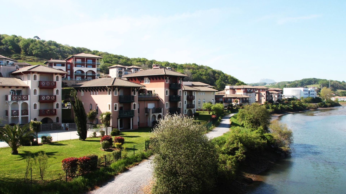 Ciboure Apartment | T3 standing (sleeps 6) - 40m² terrace - foot Beach and nice view