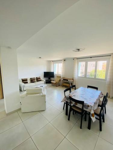 Bourg-les-Valence Apartment | T4 Neuf et climatisé avec garage