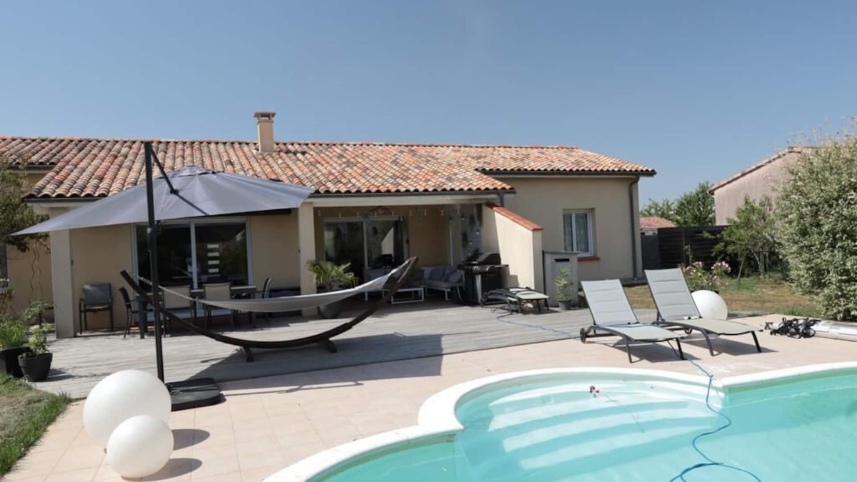 Daux Villa | T5 air-conditioned family villa with swimming pool, garden, equipped fitness room