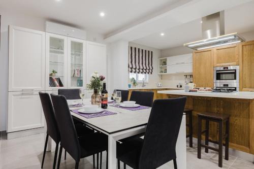 Ta' Xbiex Apartment | Ta Xbiex 3bed - Prime Location By Homely