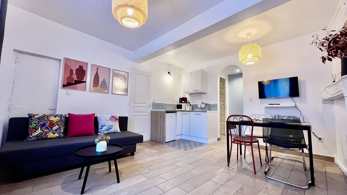 Thiers Apartment | TABIxTOTORO✅1BR Mountain View+Parking/Wifi/Linens