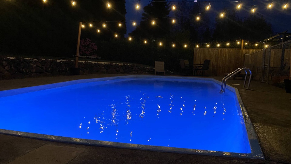 West End House | Tacomas only heated pool!