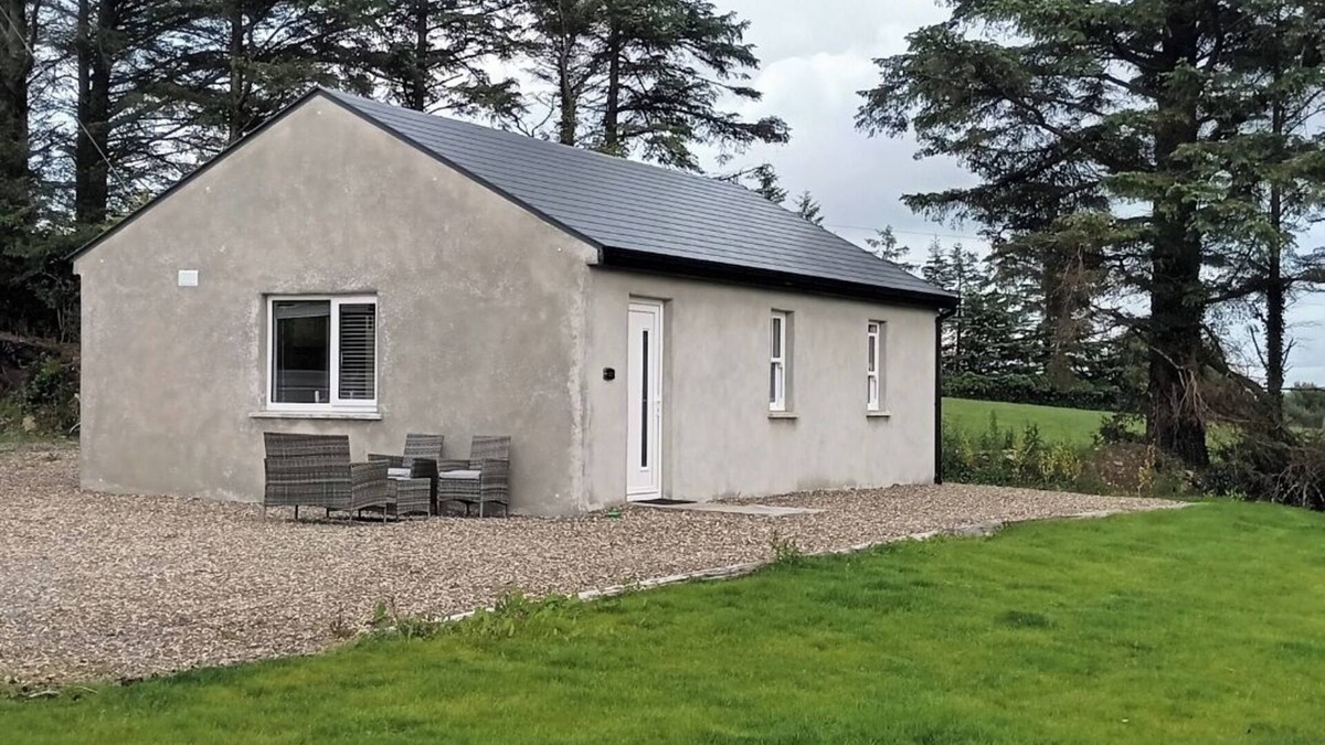 Inagh Cottage | Tadgh's Cottage nNear the Cliffs and Beaches