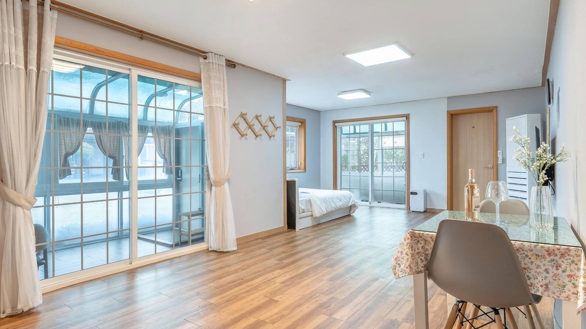 Mongdae House | Taean Mongsanporangbadarang Shim Pension