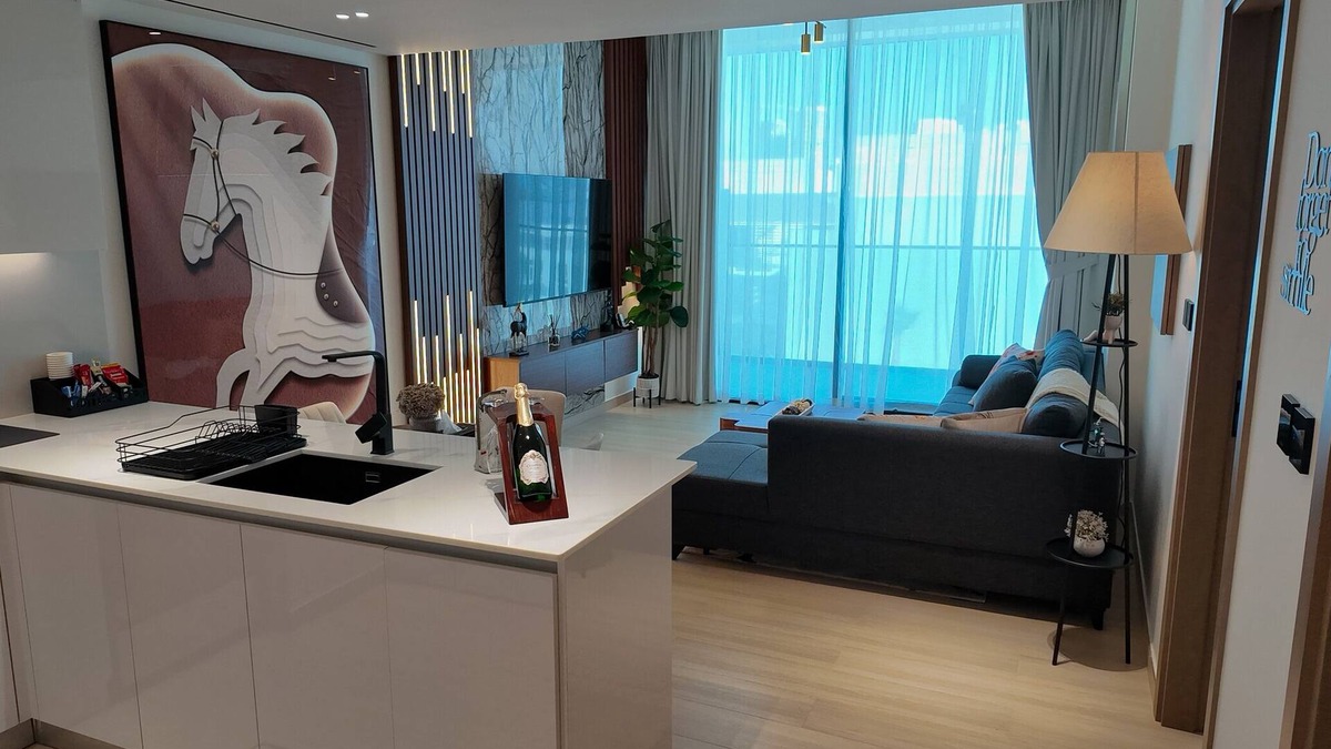 Al Quoz Apartment | Tag Vacation Homes - Charming 1-bedroom apartment, fully equipped, Dubai.