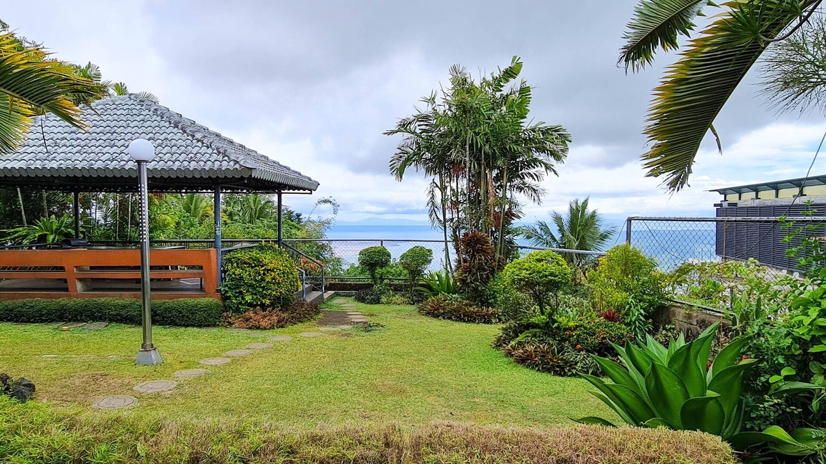 Tagaytay House | Tagaytay Overlooking Taal, Fast Wi-Fi, Free Parking