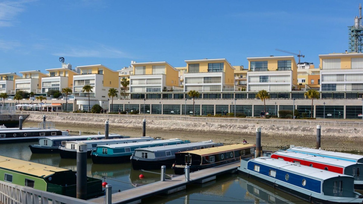 Parque das Nacoes Boat Rental | Tagus Marina - Houseboat