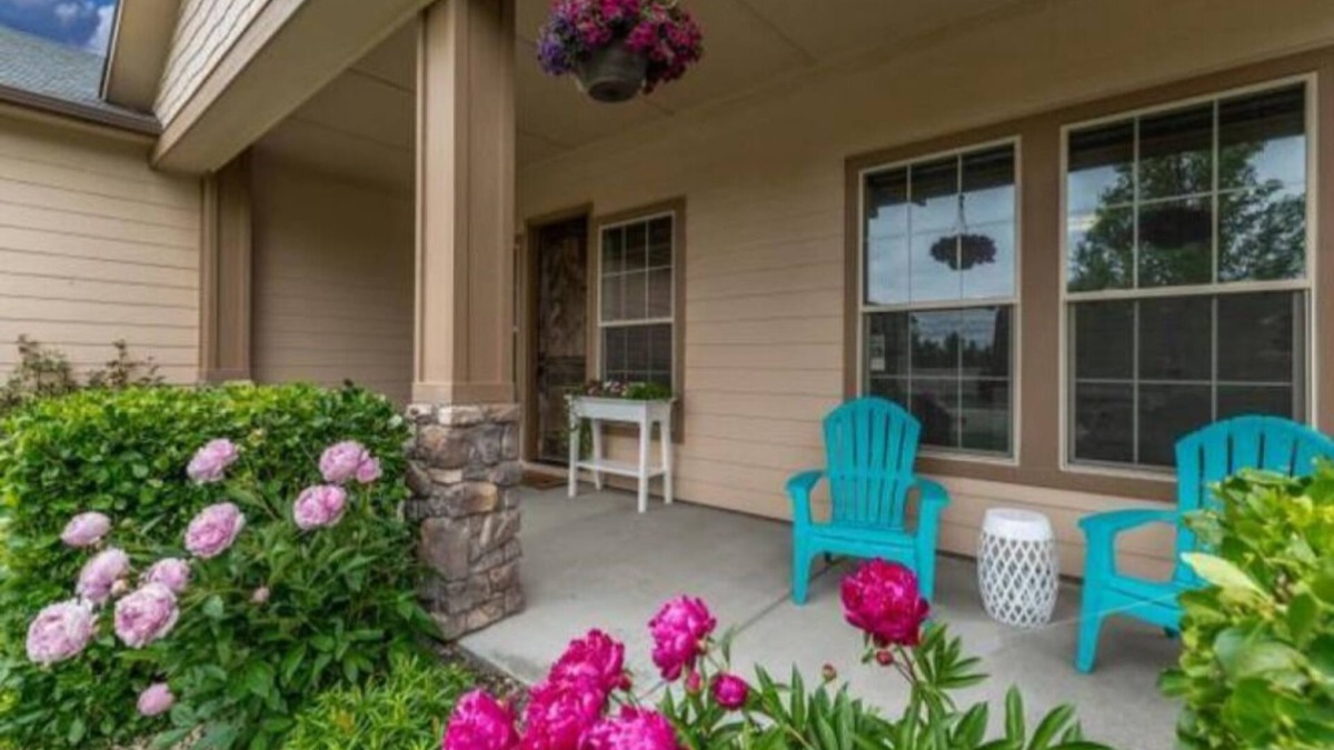 Meridian House | TAHITI AT THE VILLAGE - EXECUTIVE Home "BEST" Location in Boise/Meridian Area!