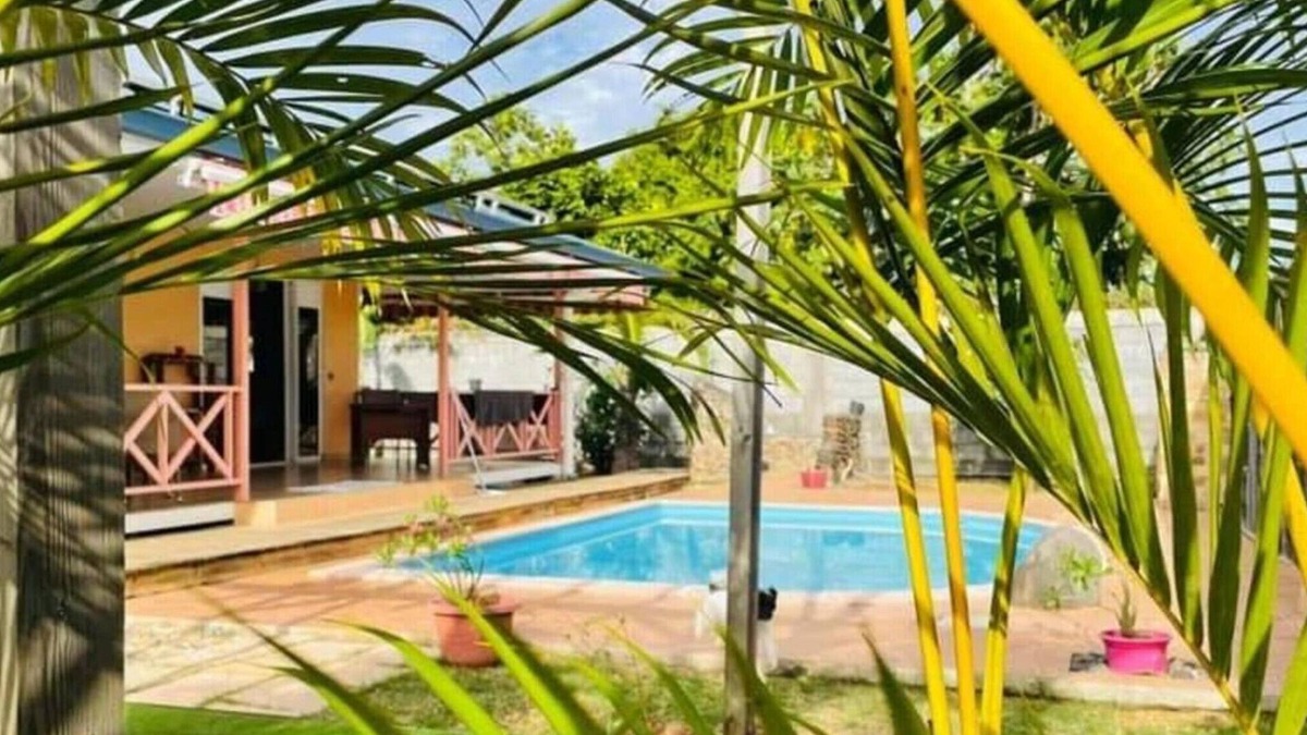 Faaa Ski Chalet | TAHITI - Fare Vairai Pool