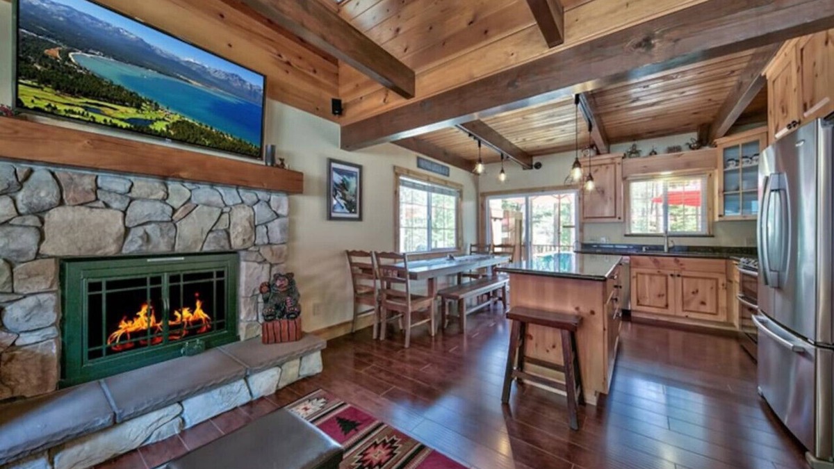 Country Club Estates Cabin | Tahoe Townie - Cozy Cabin in South Lake Tahoe!